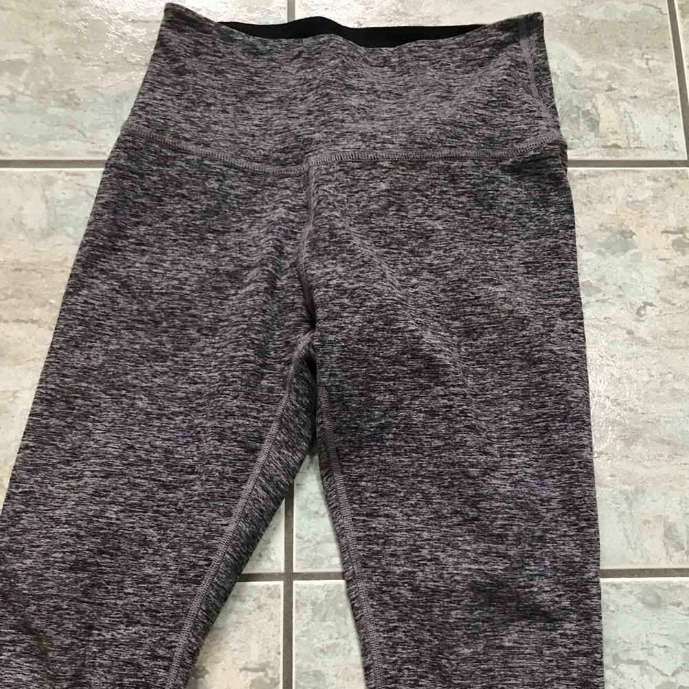 Beyond Yoga Space Dye Capri Leggings w Barre3 Logo